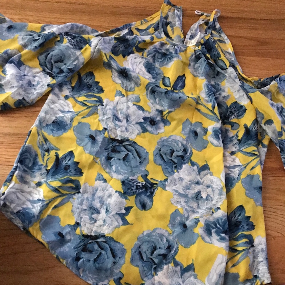 Cold shoulder top